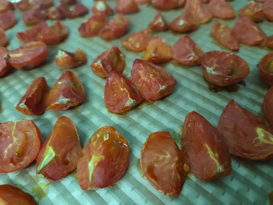 Tomatoes soaked in oil step 0