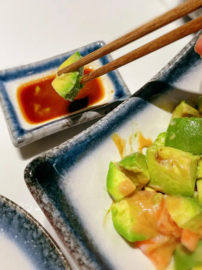 Avocado salmon salad step 0