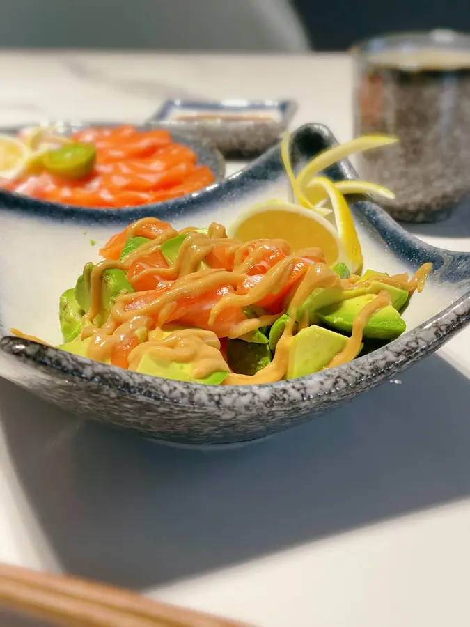 Avocado salmon salad