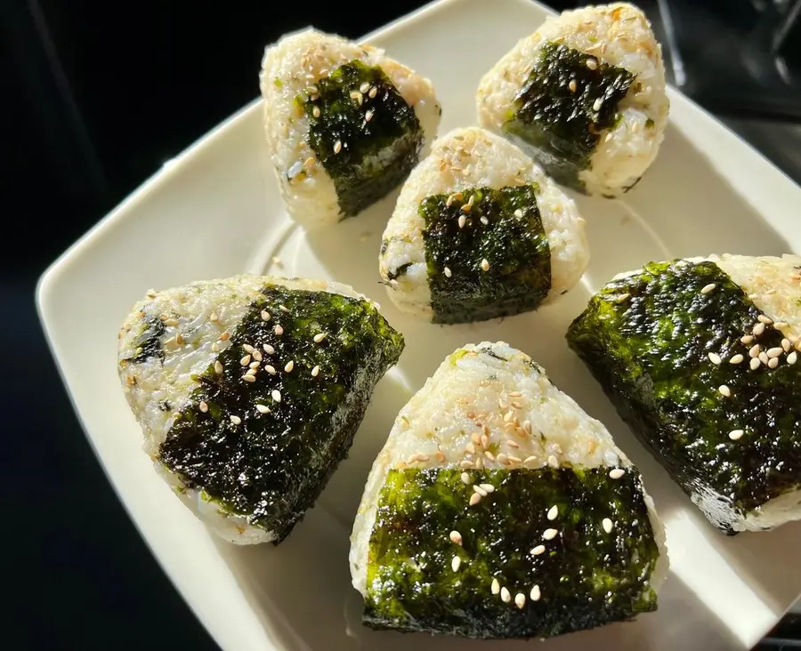 The leftovers are so delicious! Triangle sushi rice balls  step 0