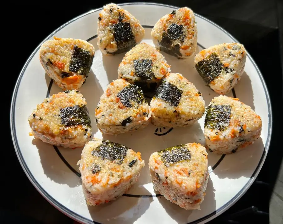 The leftovers are so delicious! Triangle sushi rice balls  step 0