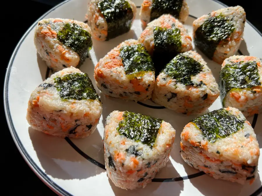 The leftovers are so delicious! Triangle sushi rice balls 