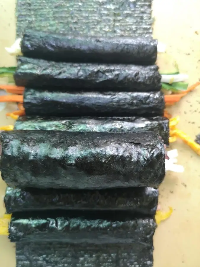 Flower sushi seaweed rolls step 0