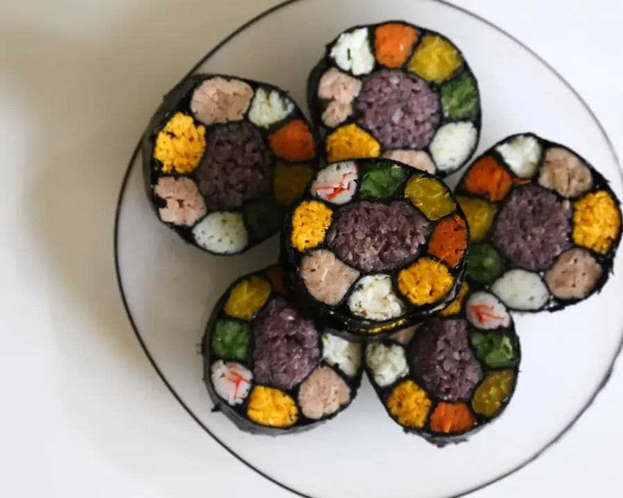 Flower sushi seaweed rolls step 0