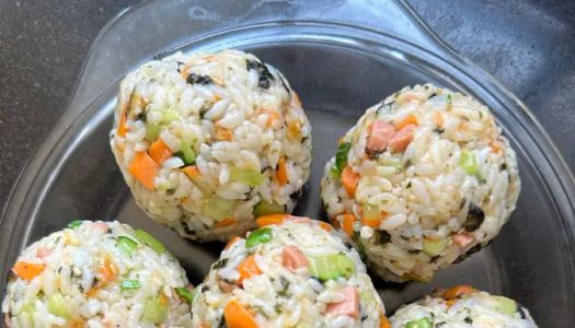 Seaweed pork floss rice balls