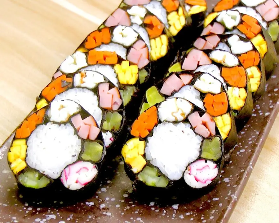 ã€Petal gimbapã€‘A bento dish with color and ingredients step 0