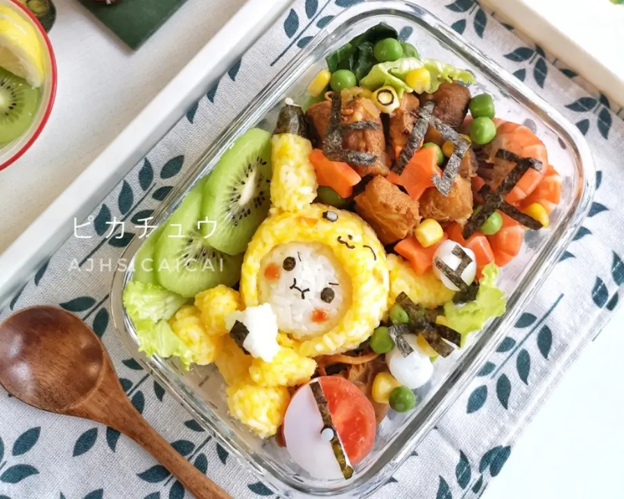 A cartoon bento full of vitality