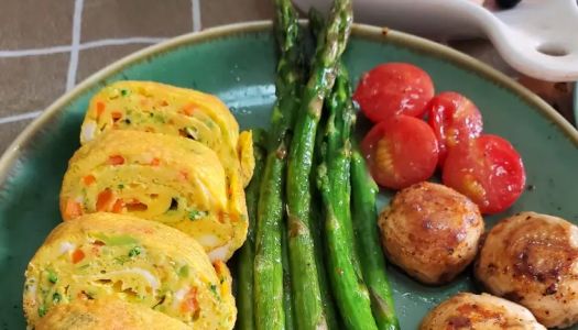 Low-fat, high-protein, high-value and delicious breakfast Japanese-style thick egg grill, tamagoyaki, and egg rolls