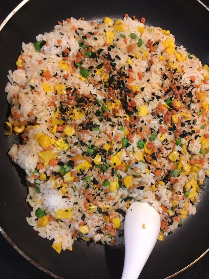 Colorful Japanese rice balls - a great choice for luncheon boxes step 0