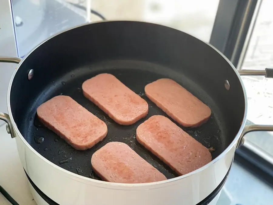 Super thick and super satisfying luncheon meat rice balls step 0