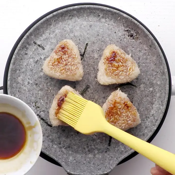 Japanese-style grilled rice balls with soy sauce step 0