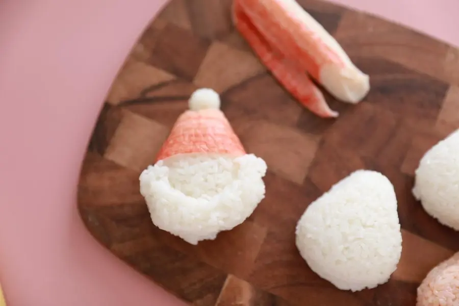 Santa's rice ball bento step 0