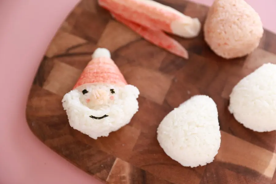 Santa's rice ball bento step 0