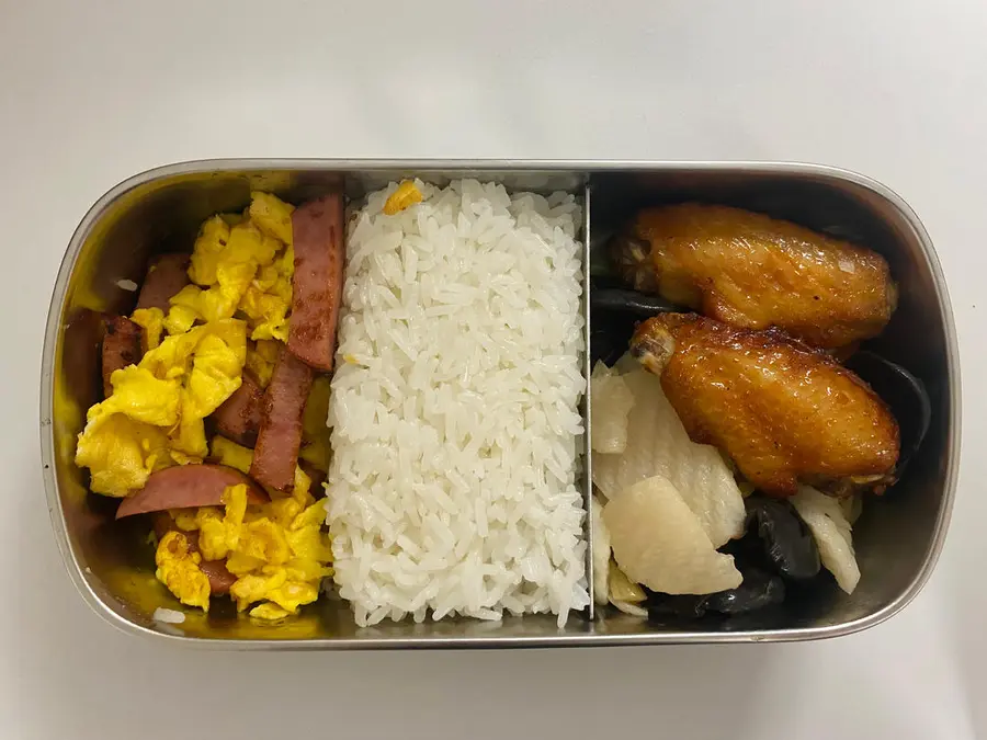 Office Workers ' Bento Lunch with Meals (2) step 0