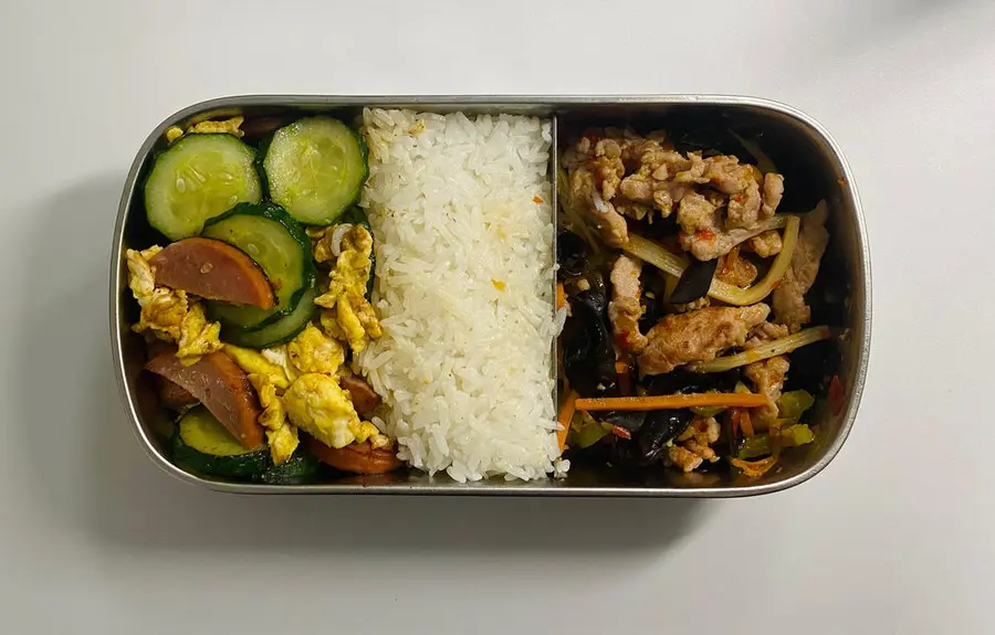 Office Workers ' Bento Lunch with Meals (2) step 0