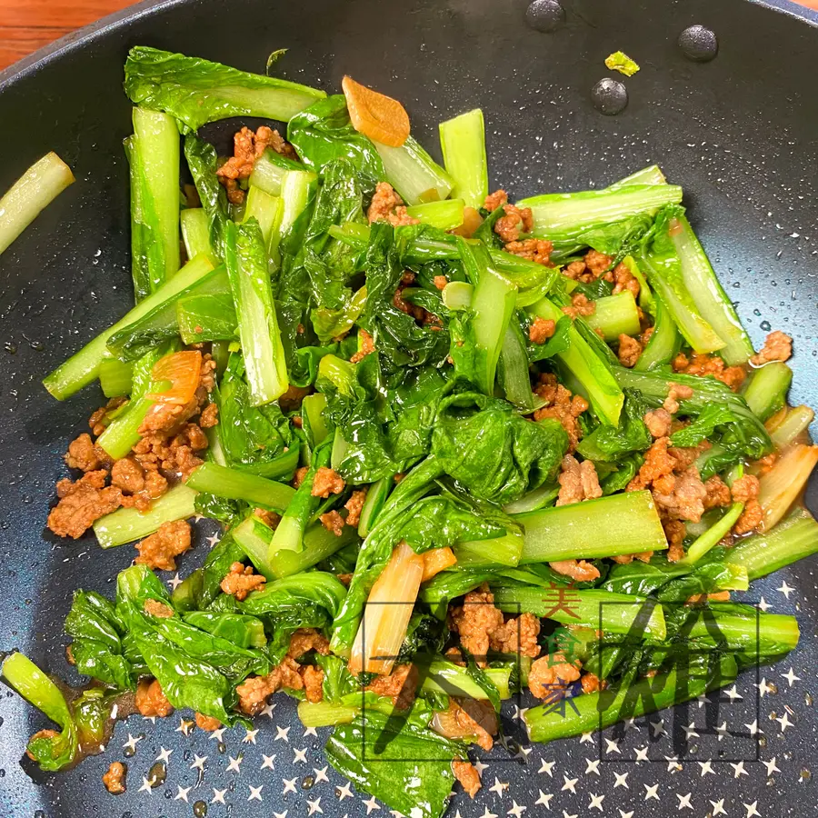 Bring meals to work - minced meat and cabbage step 0