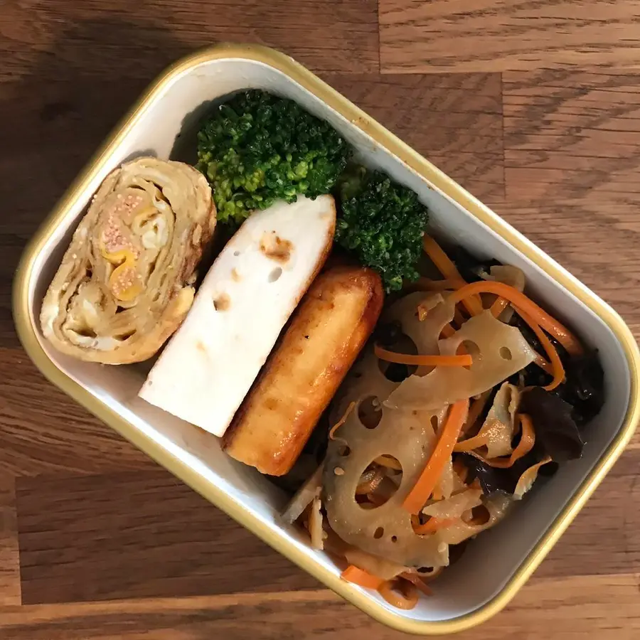 A Japanese home-cooked dish that is suitable for a lunch box: Jinping lotus root slices step 0