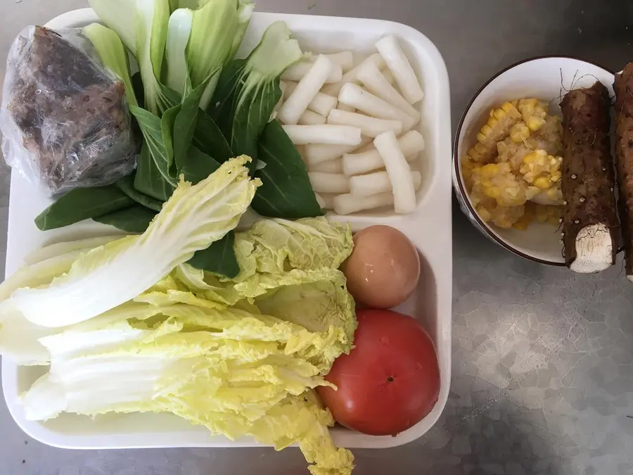  Bento - braised beef + spicy fried rice cake + yam cabbage roll / healthy home cooking step 0