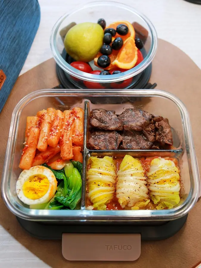  Bento - braised beef + spicy fried rice cake + yam cabbage roll / healthy home cooking step 0