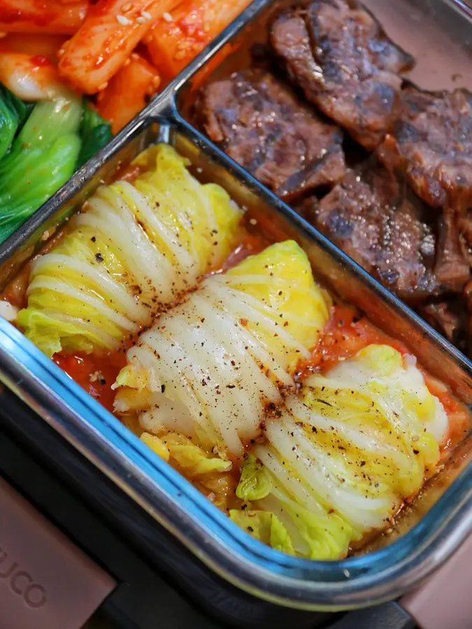  Bento - braised beef + spicy fried rice cake + yam cabbage roll / healthy home cooking step 0