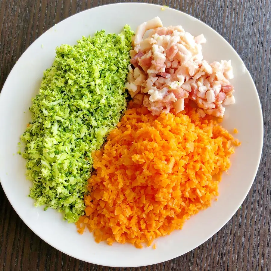 ã€Colorful rice ballã€‘There are rice and vegetables, meat, milk and seafood  step 0