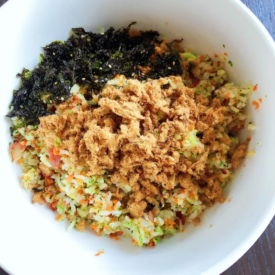 ã€Colorful rice ballã€‘There are rice and vegetables, meat, milk and seafood  step 0