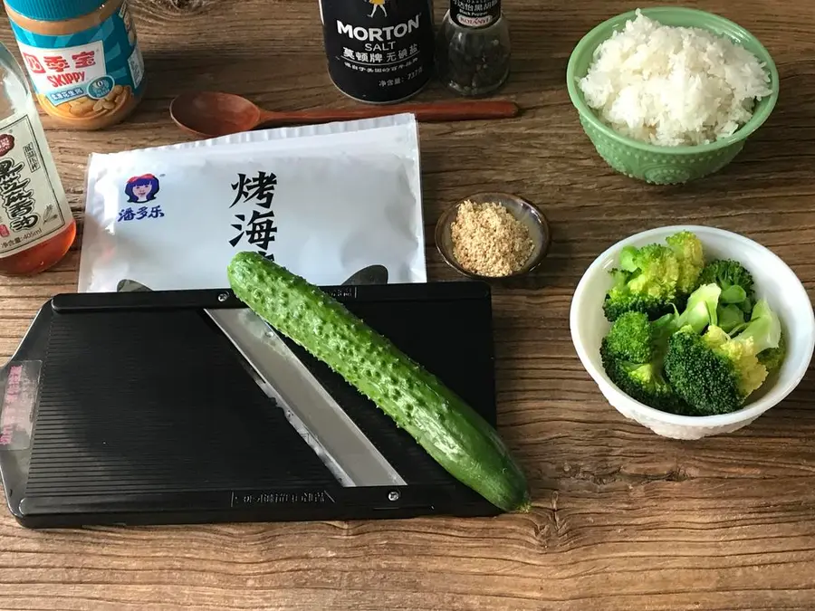 Broccoli and sesame rice balls [Spring outing] step 0