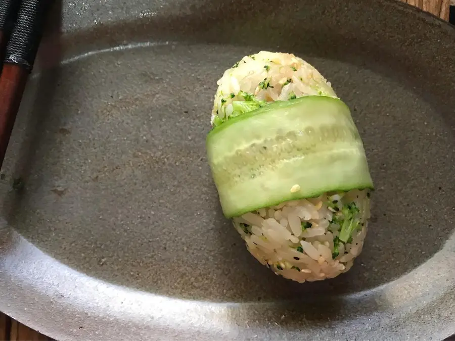 Broccoli and sesame rice balls [Spring outing] step 0