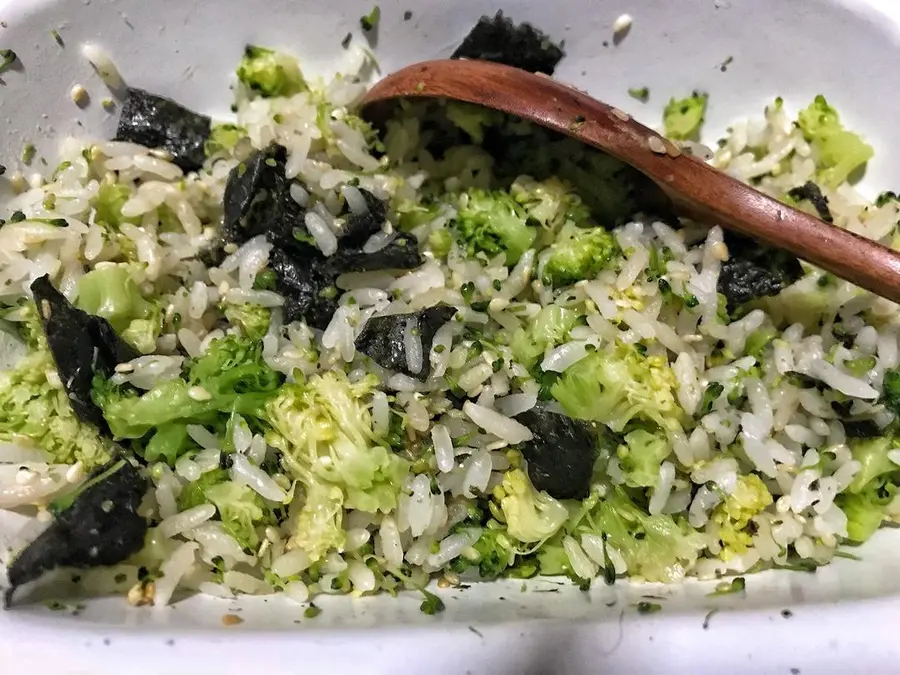 Broccoli and sesame rice balls [Spring outing] step 0