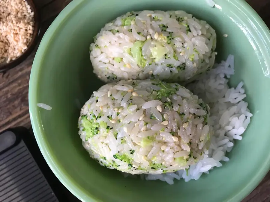 Broccoli and sesame rice balls [Spring outing] step 0