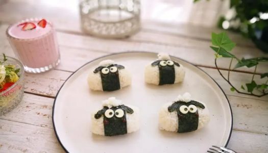 Children's Creative Breakfast ~ Shaun the Sheep Rice Ball (with homemade sushi vinegar ratio)