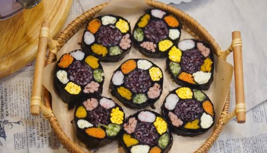 Beautifully flowered sushi