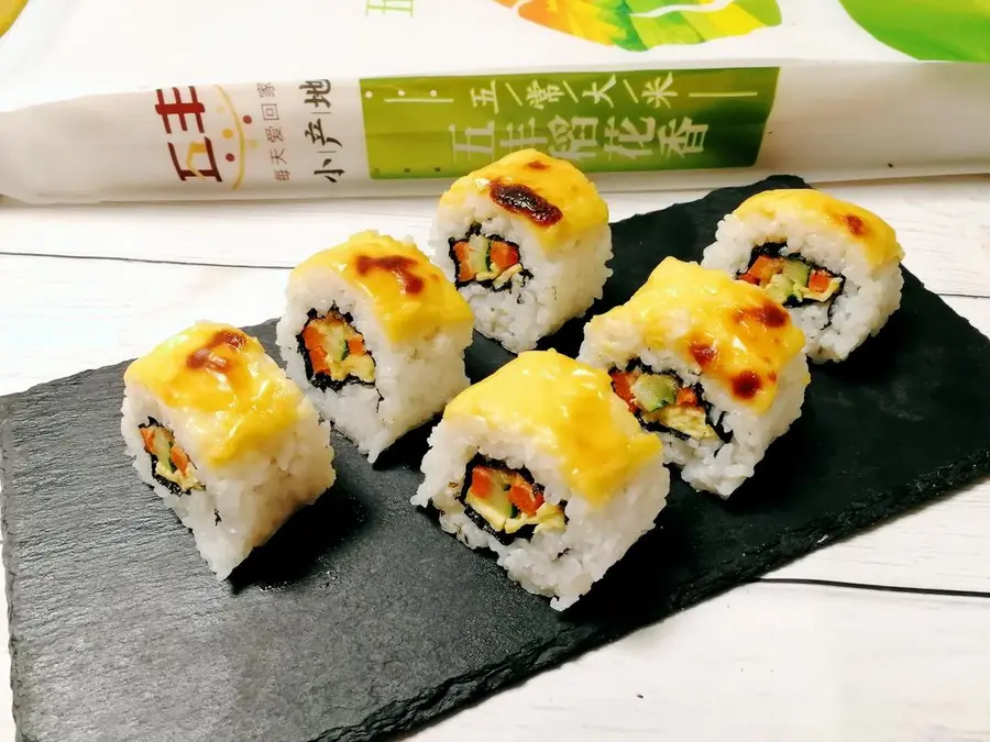 Super delicious cheese sushi that you will never forget in one bite