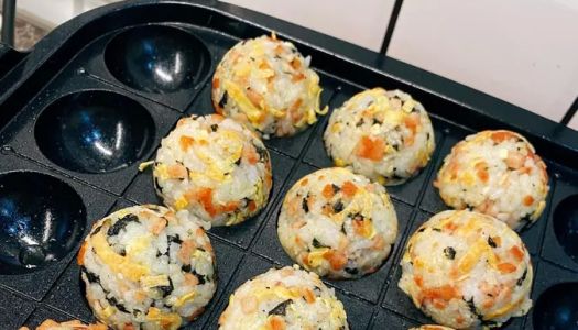 Simple and casual seaweed rice balls