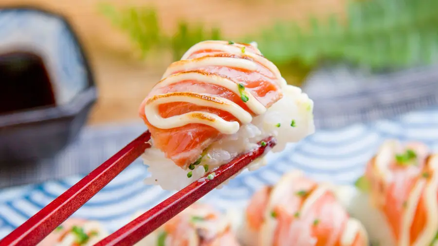 Grilled salmon sushi