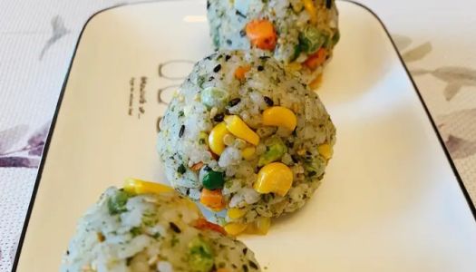 Ten minutes of fast food: sushi rice ball~~ The baby likes it, and the mother is worry-free