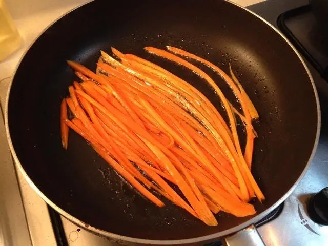 Egg yolk sushi step 0