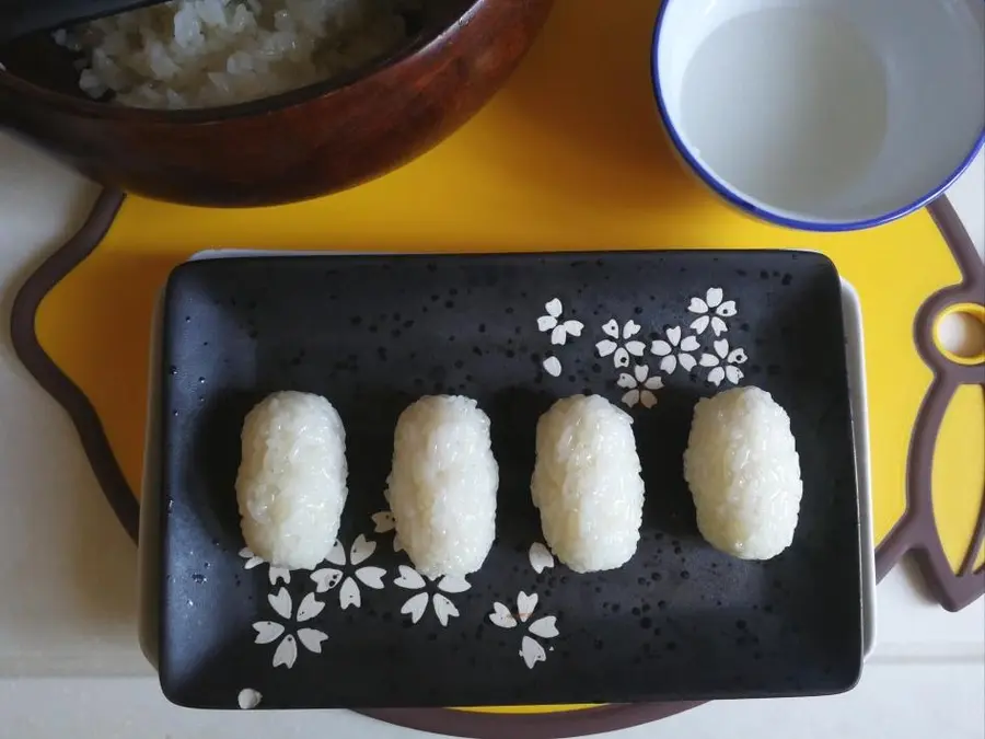 Nigiri sushi and roll sushi (recipe for sushi vinegar) step 0