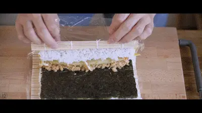 Invert the meat floss sushi roll step 0