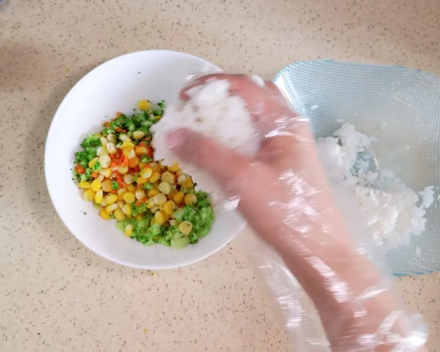 Delicious pork floss rice balls step 0