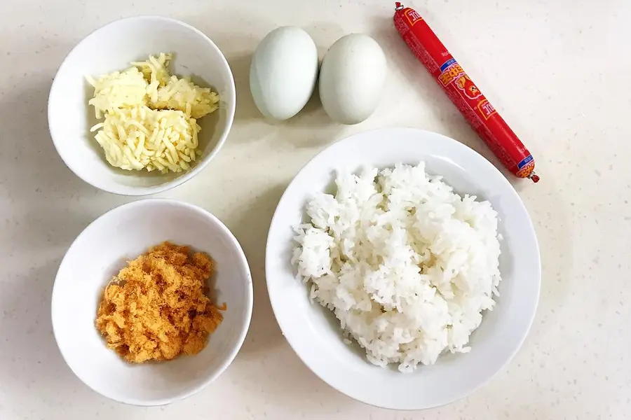 Rice balls with egg yolk and pork floss that can be drawn step 0