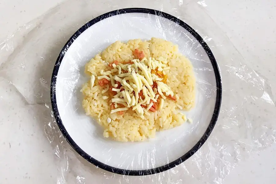 Rice balls with egg yolk and pork floss that can be drawn step 0