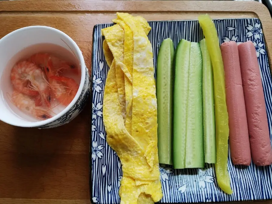 Make a simple and delicious sushi roll  step 0