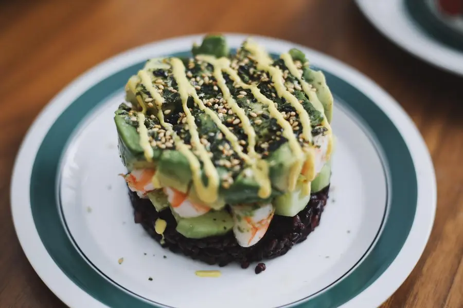 Avocado and prawn sushi tower 