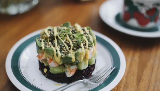 Avocado and prawn sushi tower 