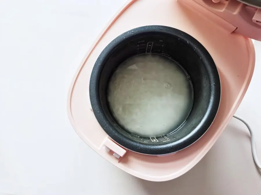 Cute watermelon sushi with â—ï¸ powder step 0