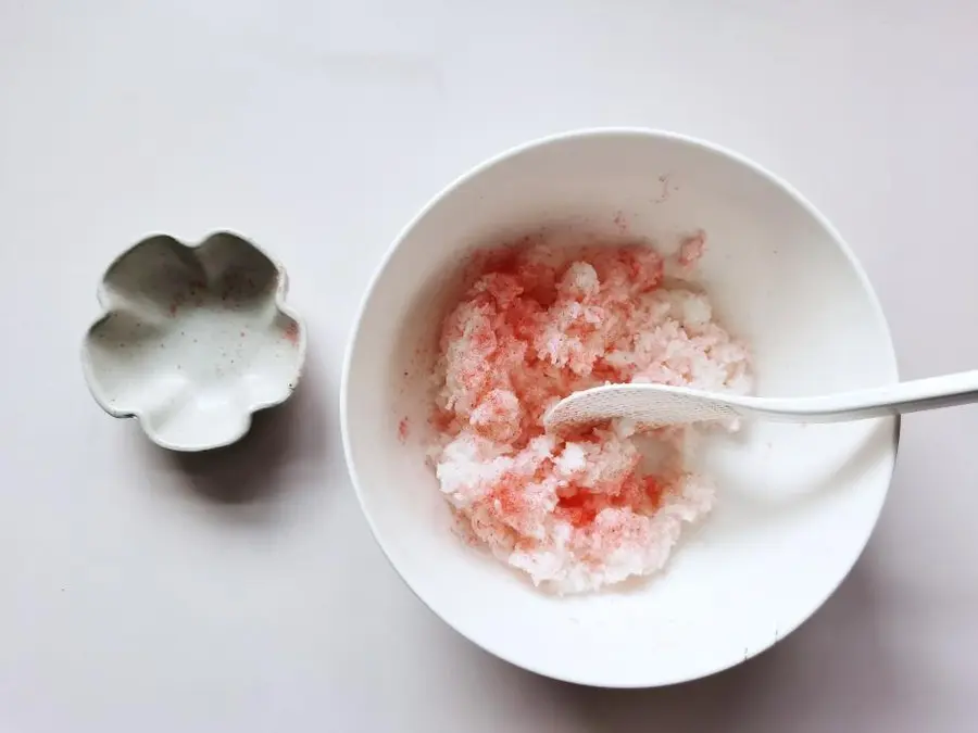 Cute watermelon sushi with â—ï¸ powder step 0