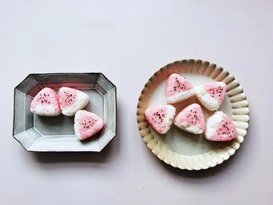 Cute watermelon sushi with â—ï¸ powder step 0