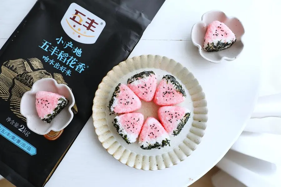 Cute watermelon sushi with â—ï¸ powder step 0