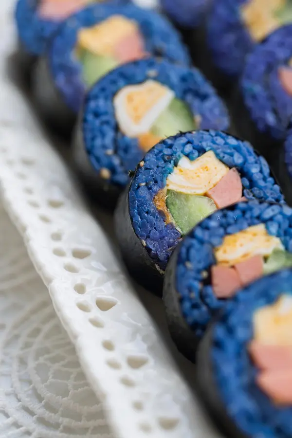 Butterfly pea flower sushi gimbap (healing high-value Mediterranean blue) step 0